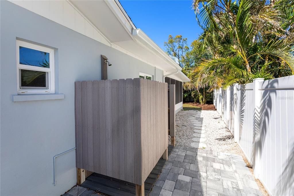 Active With Contract: $950,000 (3 beds, 2 baths, 2169 Square Feet)