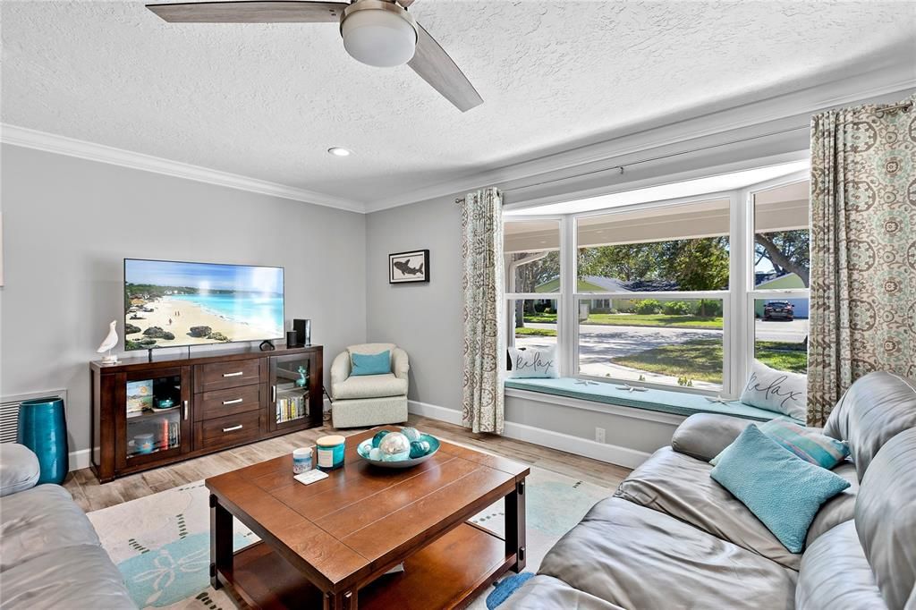 Active With Contract: $950,000 (3 beds, 2 baths, 2169 Square Feet)