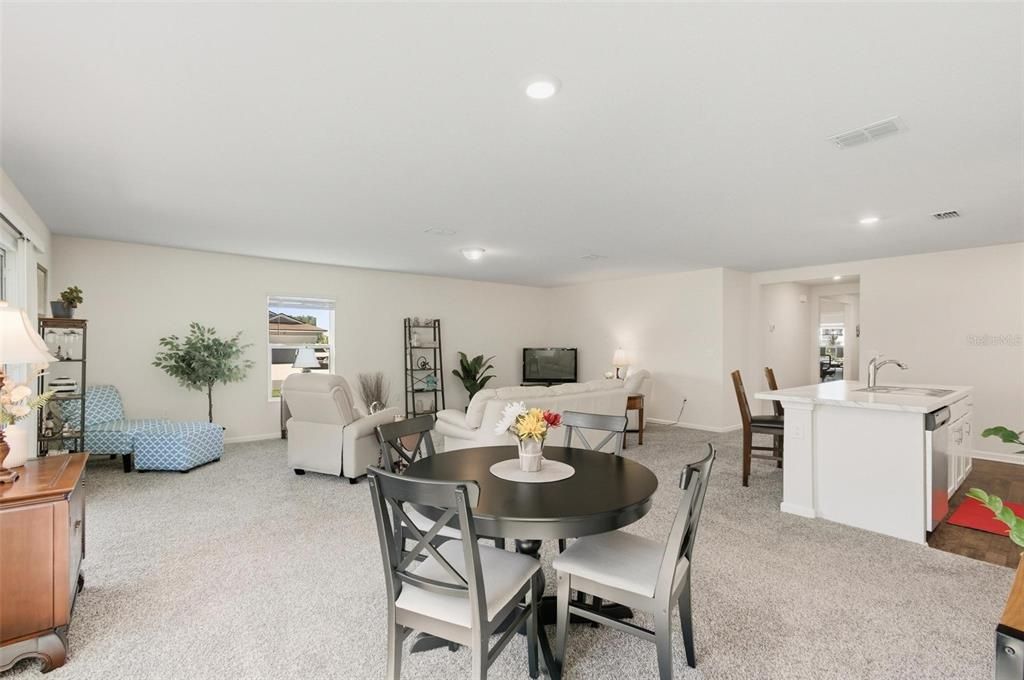 For Sale: $279,000 (3 beds, 2 baths, 1714 Square Feet)