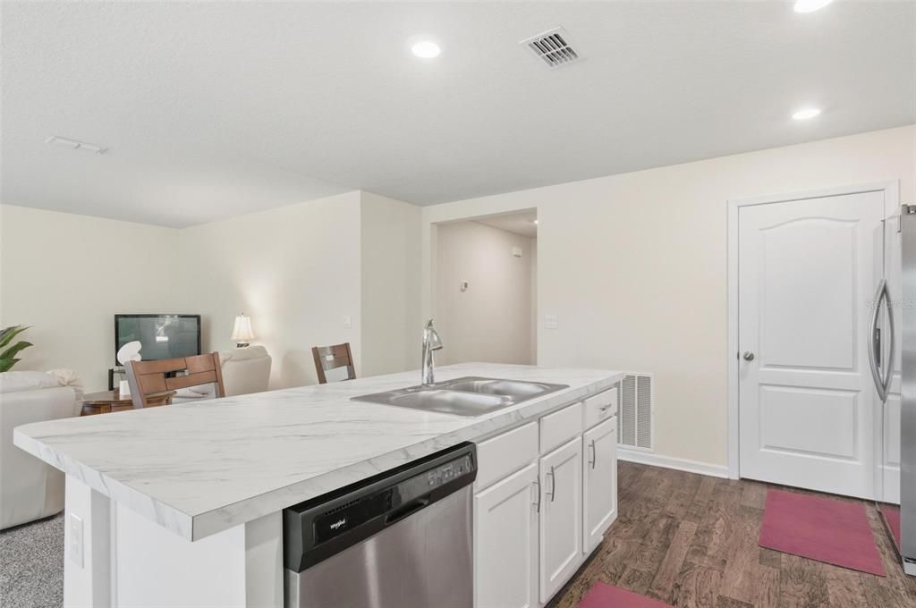 For Sale: $279,000 (3 beds, 2 baths, 1714 Square Feet)