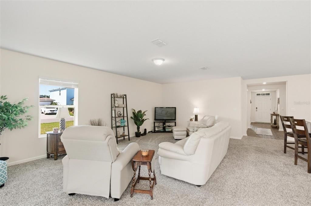 For Sale: $279,000 (3 beds, 2 baths, 1714 Square Feet)