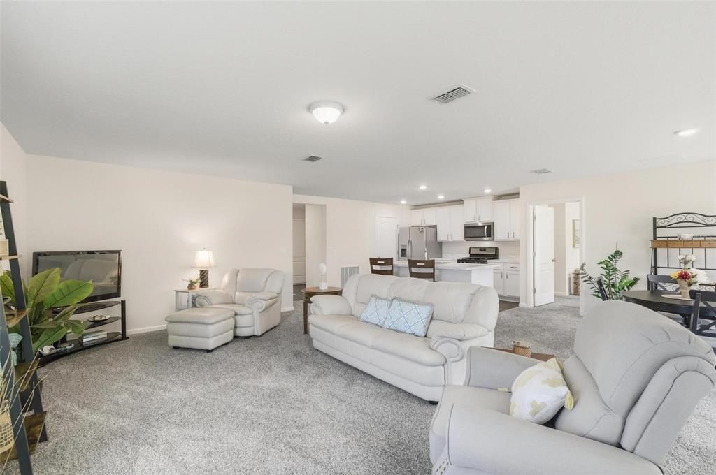 For Sale: $279,000 (3 beds, 2 baths, 1714 Square Feet)