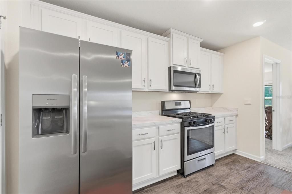 For Sale: $279,000 (3 beds, 2 baths, 1714 Square Feet)