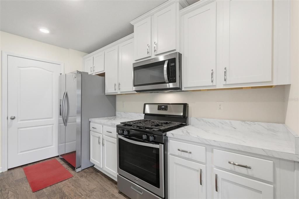 For Sale: $279,000 (3 beds, 2 baths, 1714 Square Feet)