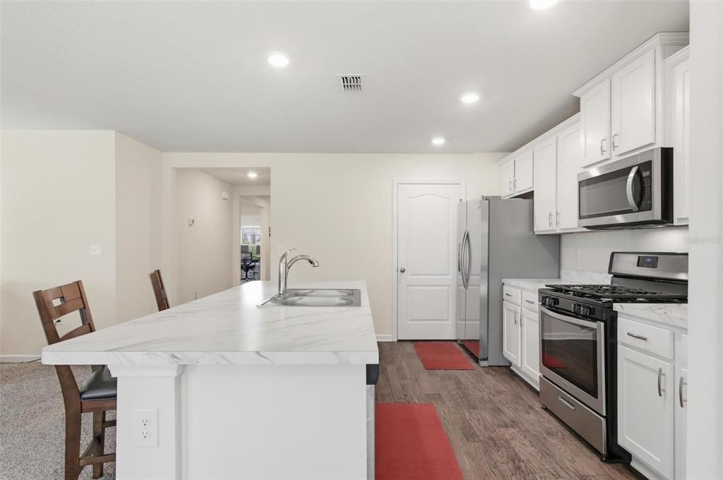For Sale: $279,000 (3 beds, 2 baths, 1714 Square Feet)
