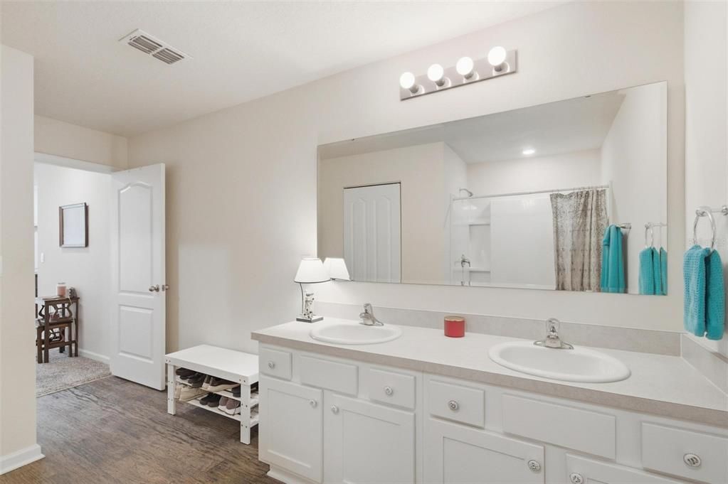 For Sale: $279,000 (3 beds, 2 baths, 1714 Square Feet)