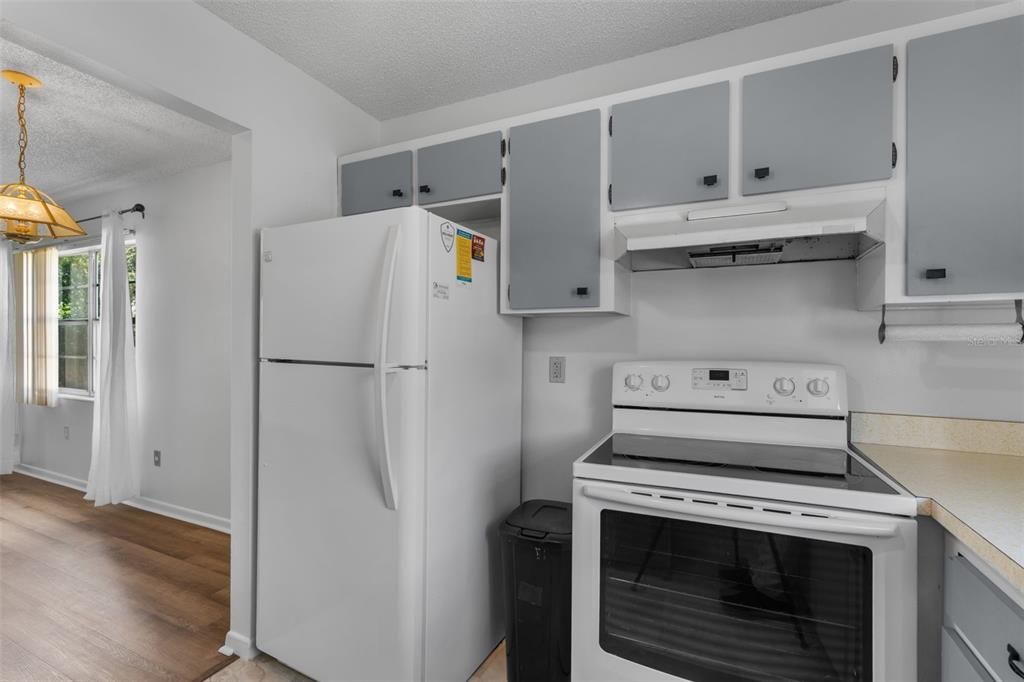 Active With Contract: $115,000 (2 beds, 2 baths, 1027 Square Feet)