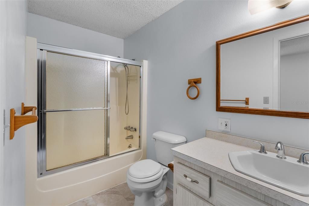 Active With Contract: $115,000 (2 beds, 2 baths, 1027 Square Feet)