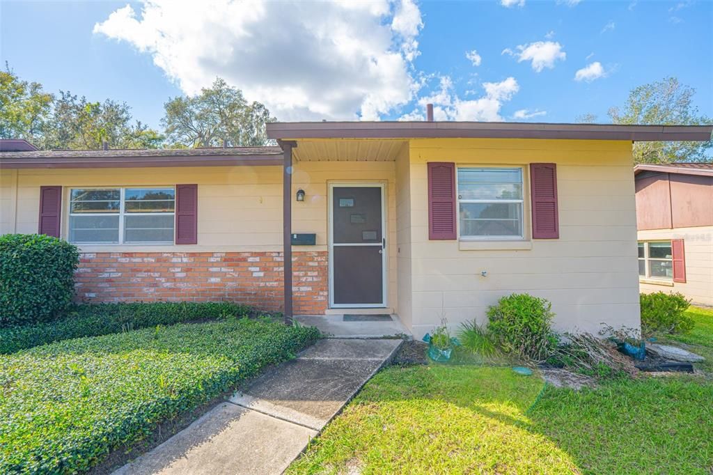 Active With Contract: $115,000 (2 beds, 2 baths, 1027 Square Feet)