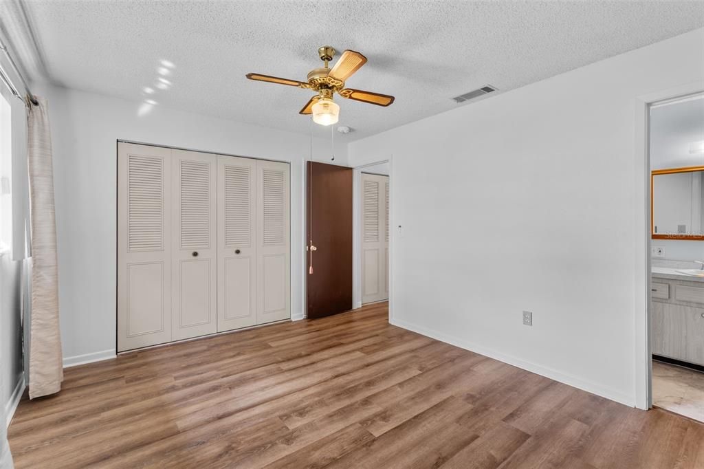 Active With Contract: $115,000 (2 beds, 2 baths, 1027 Square Feet)