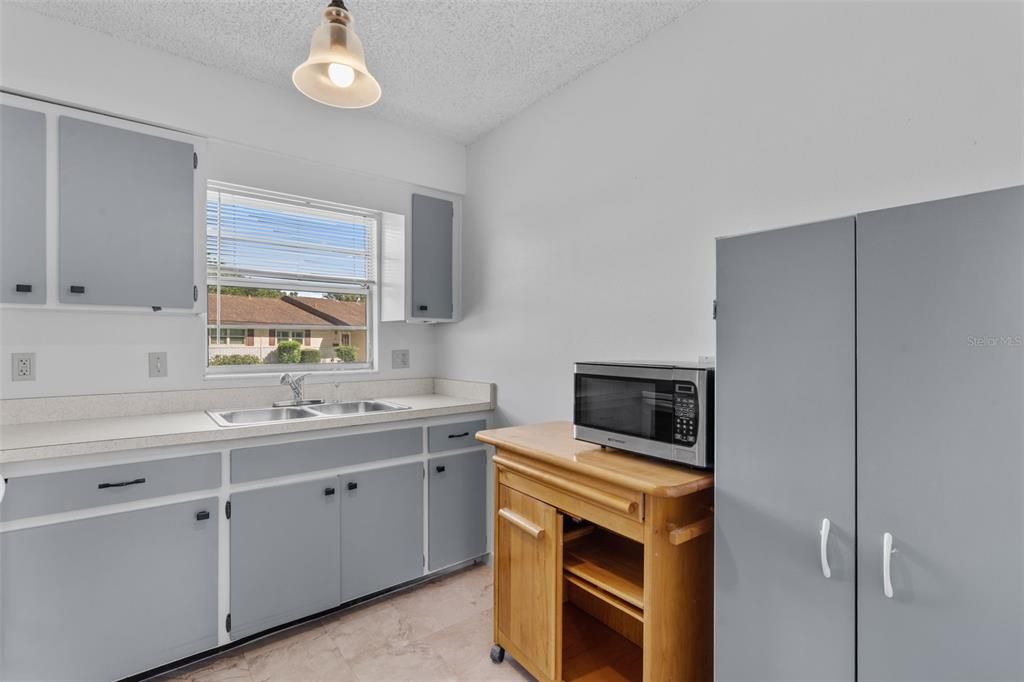 Active With Contract: $115,000 (2 beds, 2 baths, 1027 Square Feet)