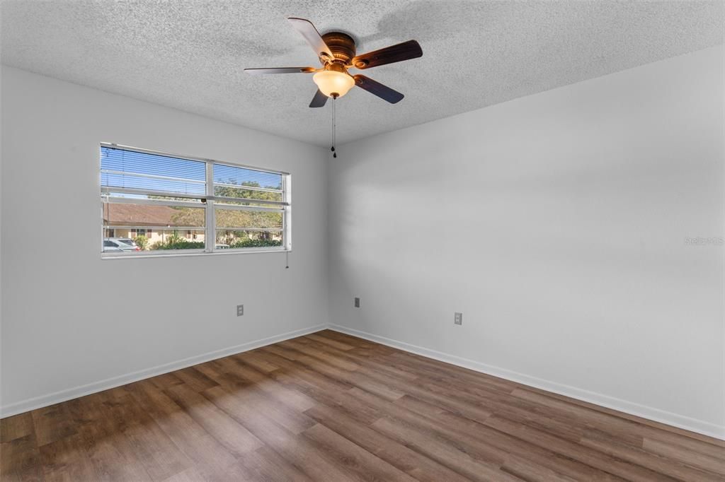 Active With Contract: $115,000 (2 beds, 2 baths, 1027 Square Feet)