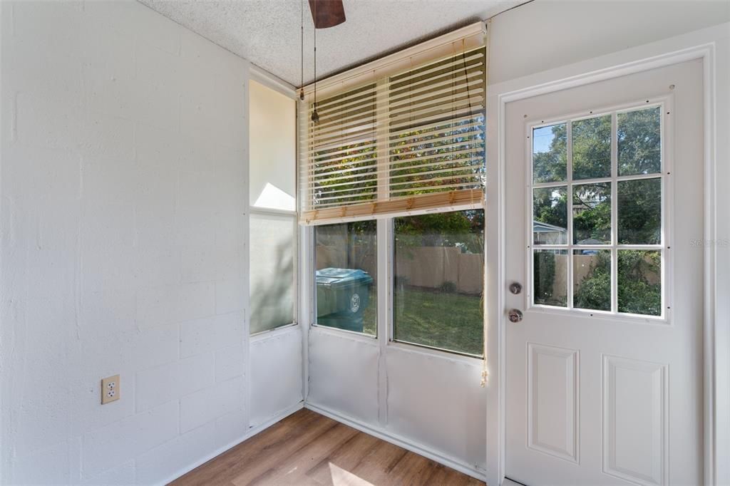 Active With Contract: $115,000 (2 beds, 2 baths, 1027 Square Feet)