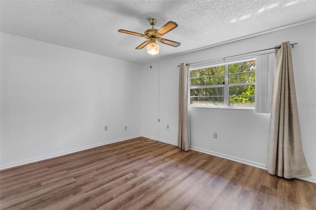 Active With Contract: $115,000 (2 beds, 2 baths, 1027 Square Feet)