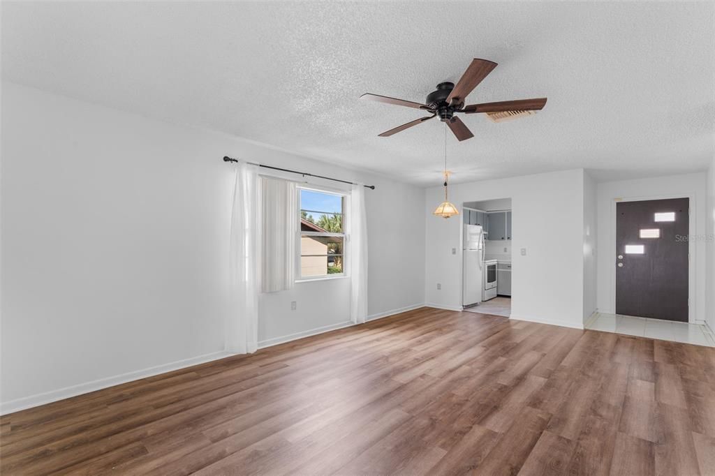 Active With Contract: $115,000 (2 beds, 2 baths, 1027 Square Feet)