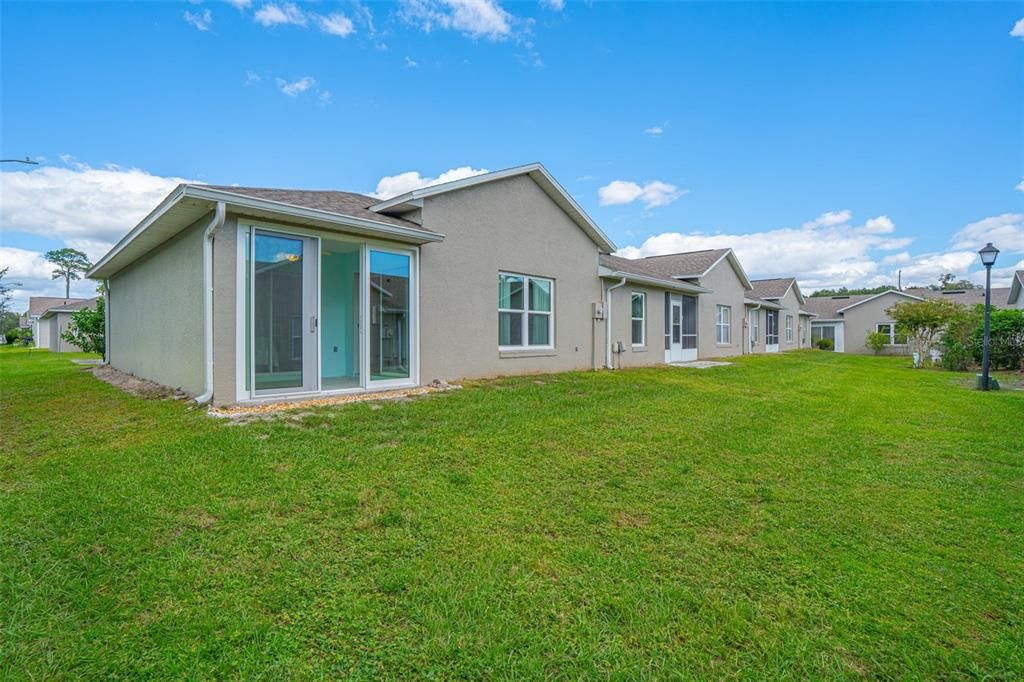 For Sale: $220,000 (2 beds, 2 baths, 939 Square Feet)