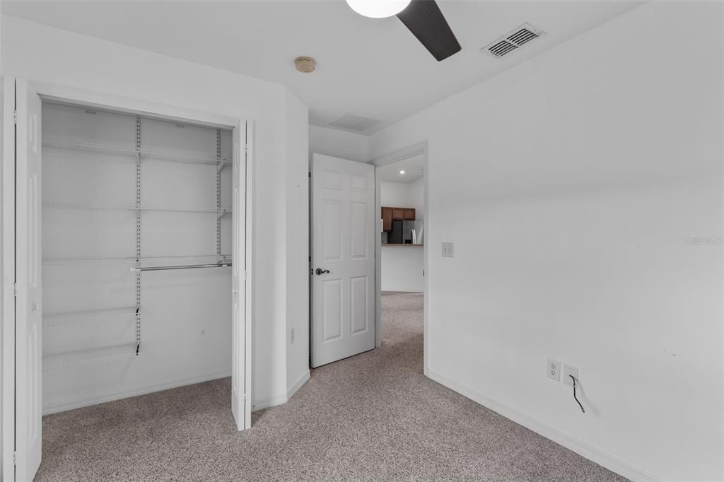 For Sale: $220,000 (2 beds, 2 baths, 939 Square Feet)