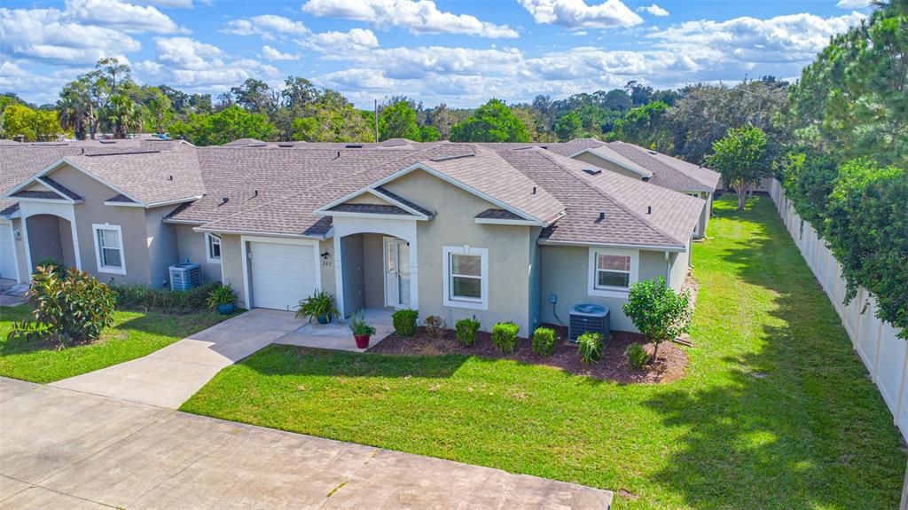 For Sale: $220,000 (2 beds, 2 baths, 939 Square Feet)