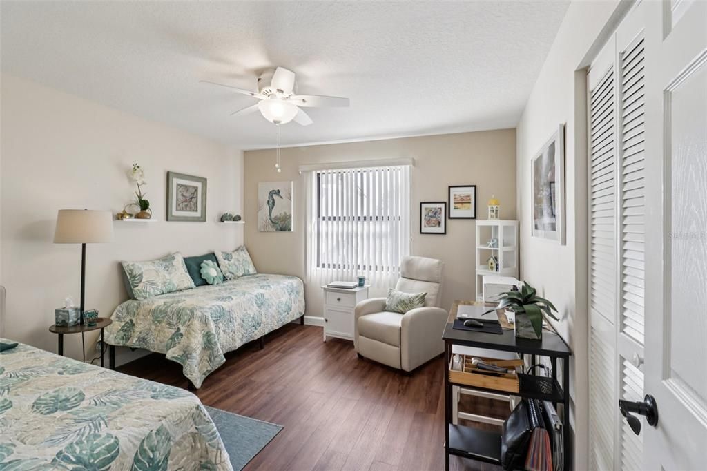 For Sale: $329,900 (2 beds, 2 baths, 1334 Square Feet)