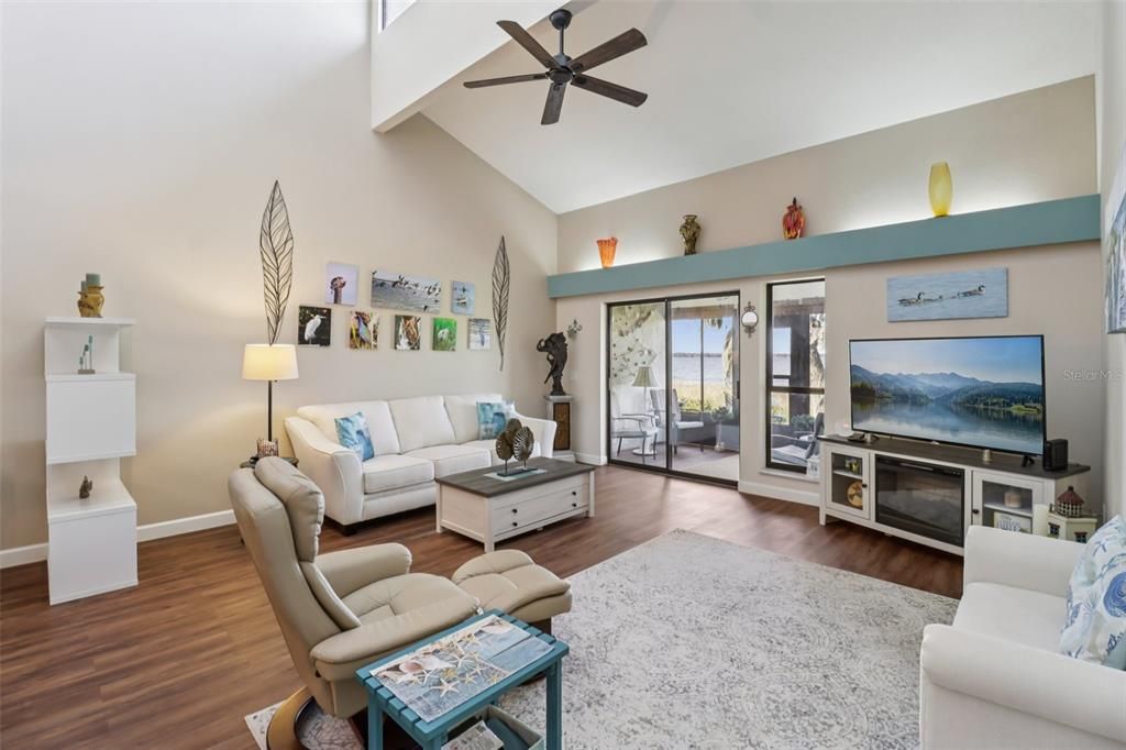 For Sale: $329,900 (2 beds, 2 baths, 1334 Square Feet)