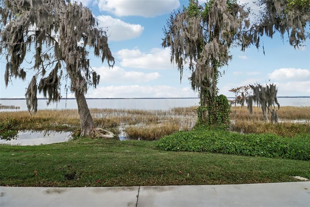 For Sale: $329,900 (2 beds, 2 baths, 1334 Square Feet)