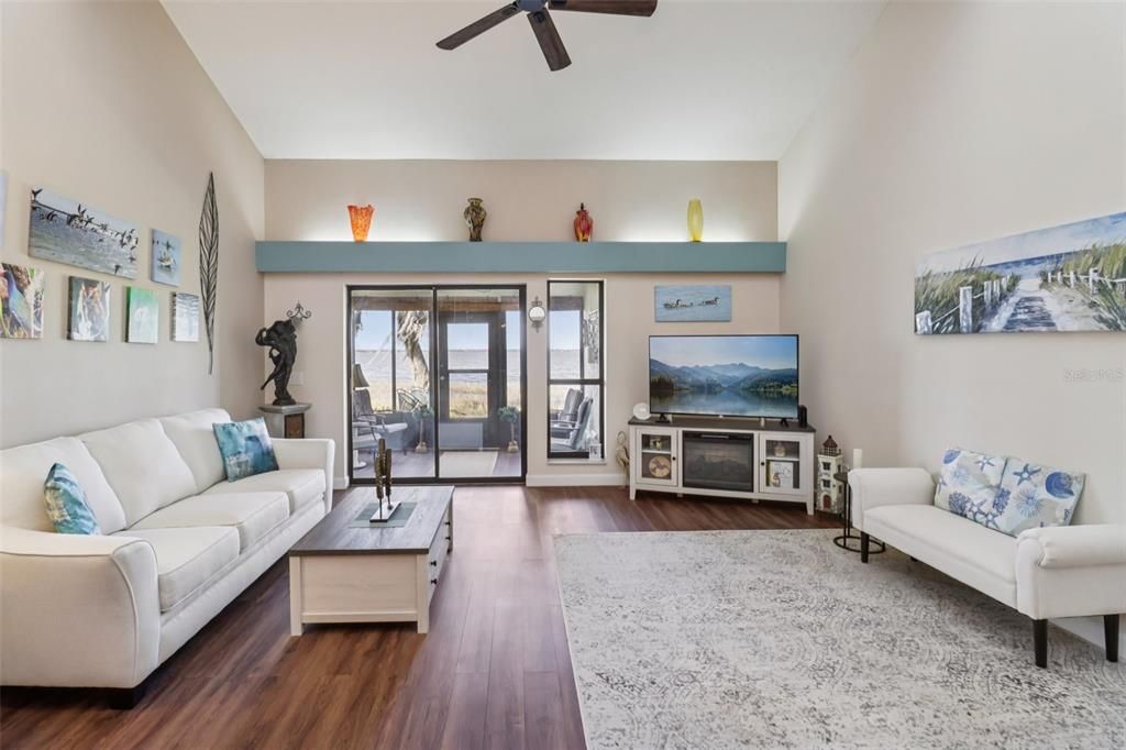 For Sale: $329,900 (2 beds, 2 baths, 1334 Square Feet)