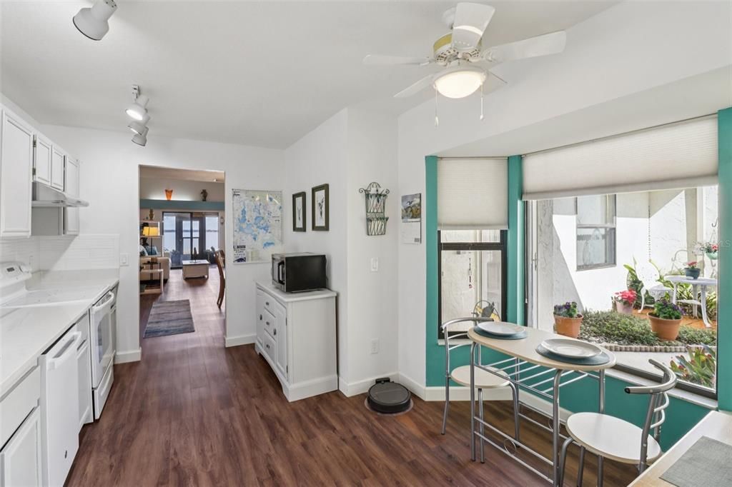 For Sale: $329,900 (2 beds, 2 baths, 1334 Square Feet)