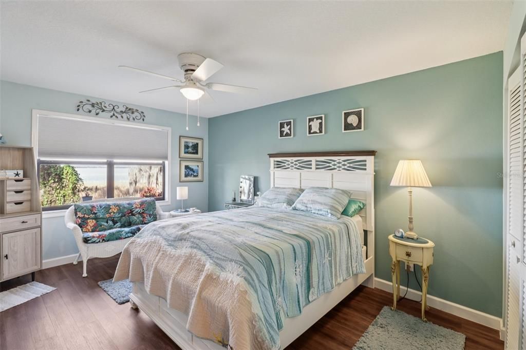 For Sale: $329,900 (2 beds, 2 baths, 1334 Square Feet)