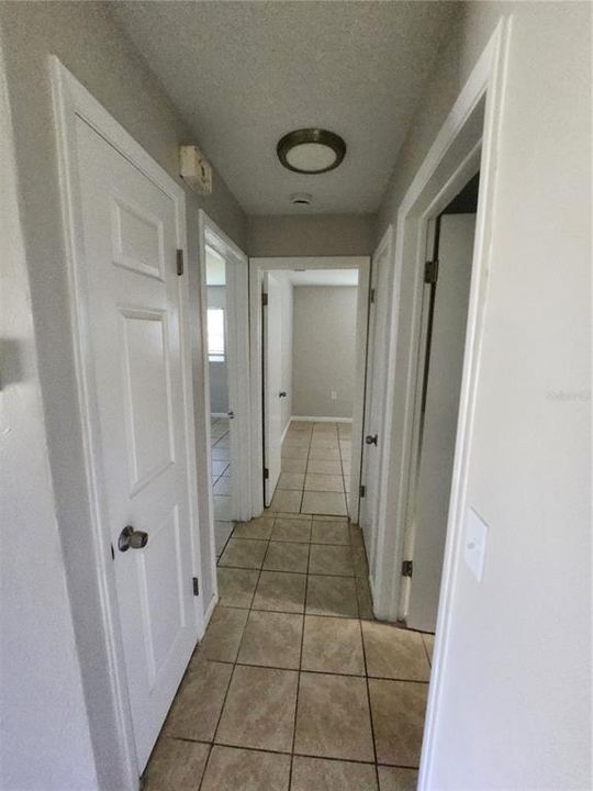 For Rent: $1,350 (3 beds, 1 baths, 900 Square Feet)