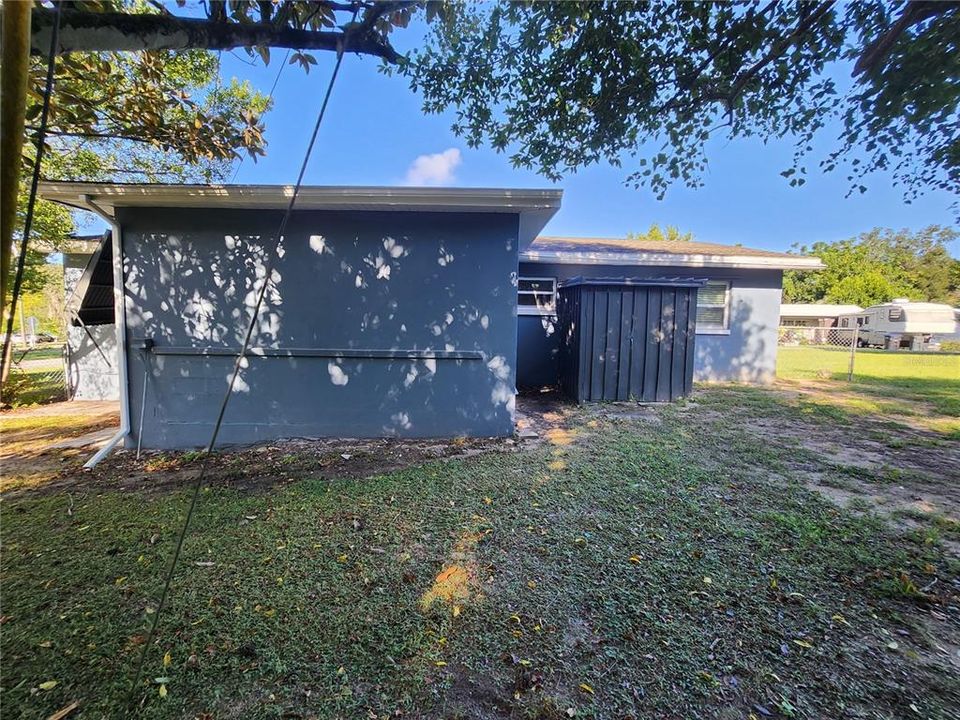 For Rent: $1,350 (3 beds, 1 baths, 900 Square Feet)