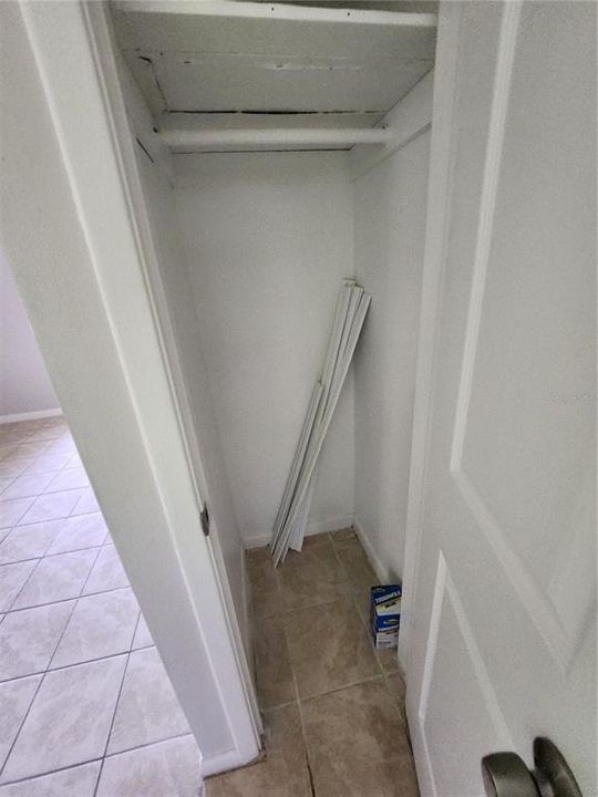 For Rent: $1,350 (3 beds, 1 baths, 900 Square Feet)