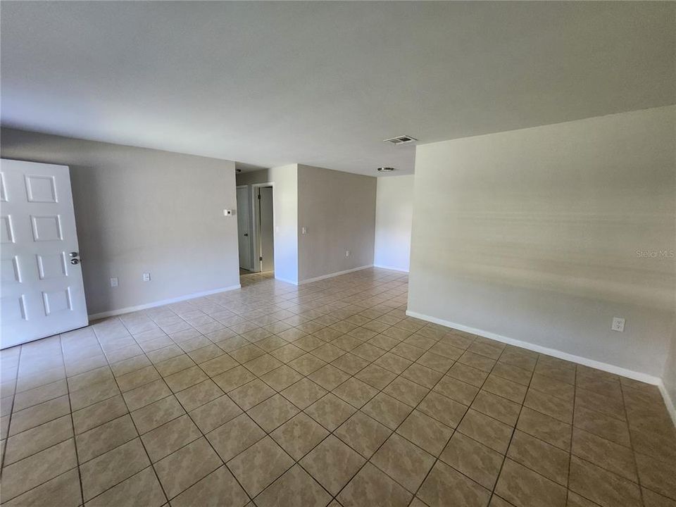 For Rent: $1,350 (3 beds, 1 baths, 900 Square Feet)