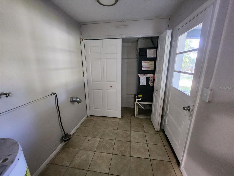 For Rent: $1,350 (3 beds, 1 baths, 900 Square Feet)