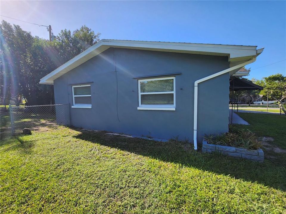 For Rent: $1,350 (3 beds, 1 baths, 900 Square Feet)