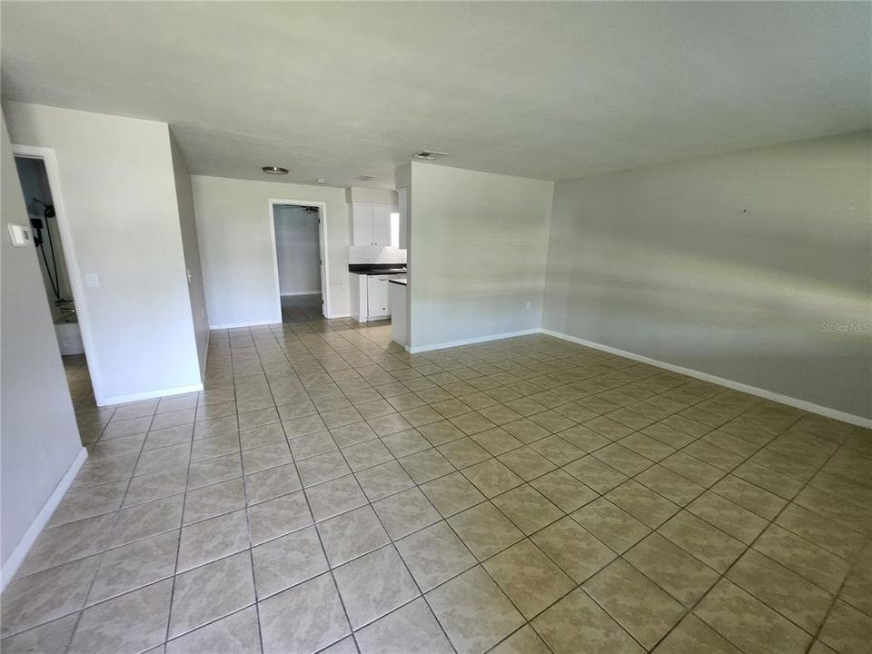 For Rent: $1,350 (3 beds, 1 baths, 900 Square Feet)