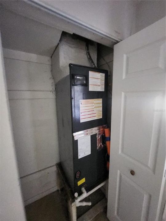 For Rent: $1,350 (3 beds, 1 baths, 900 Square Feet)