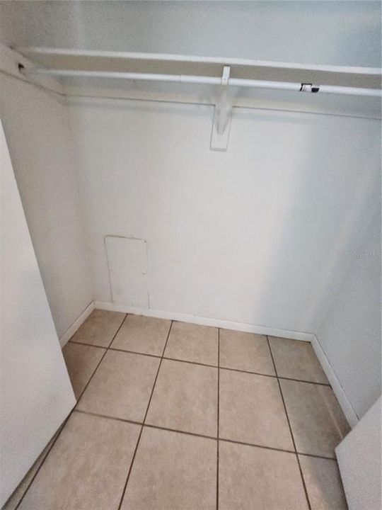 For Rent: $1,350 (3 beds, 1 baths, 900 Square Feet)