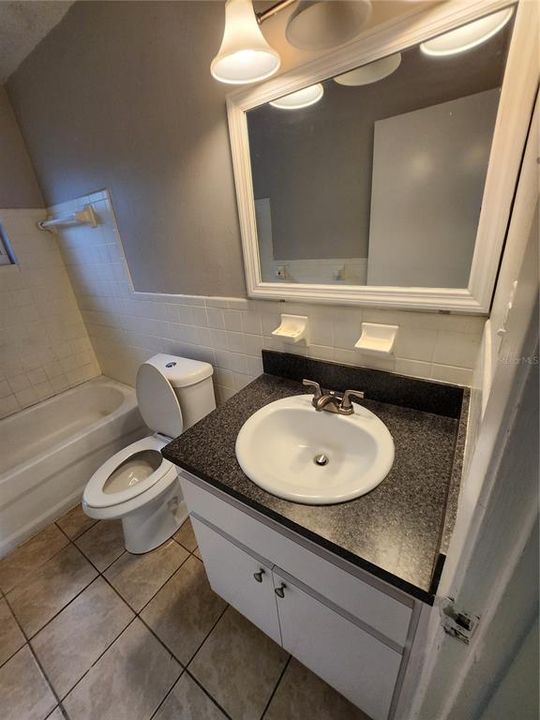 For Rent: $1,350 (3 beds, 1 baths, 900 Square Feet)