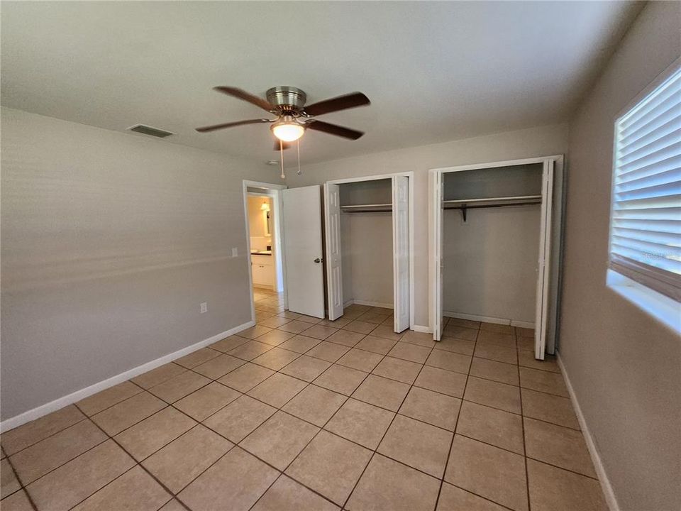 For Rent: $1,350 (3 beds, 1 baths, 900 Square Feet)