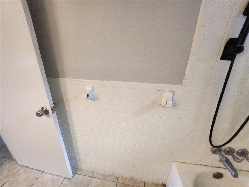 For Rent: $1,350 (3 beds, 1 baths, 900 Square Feet)