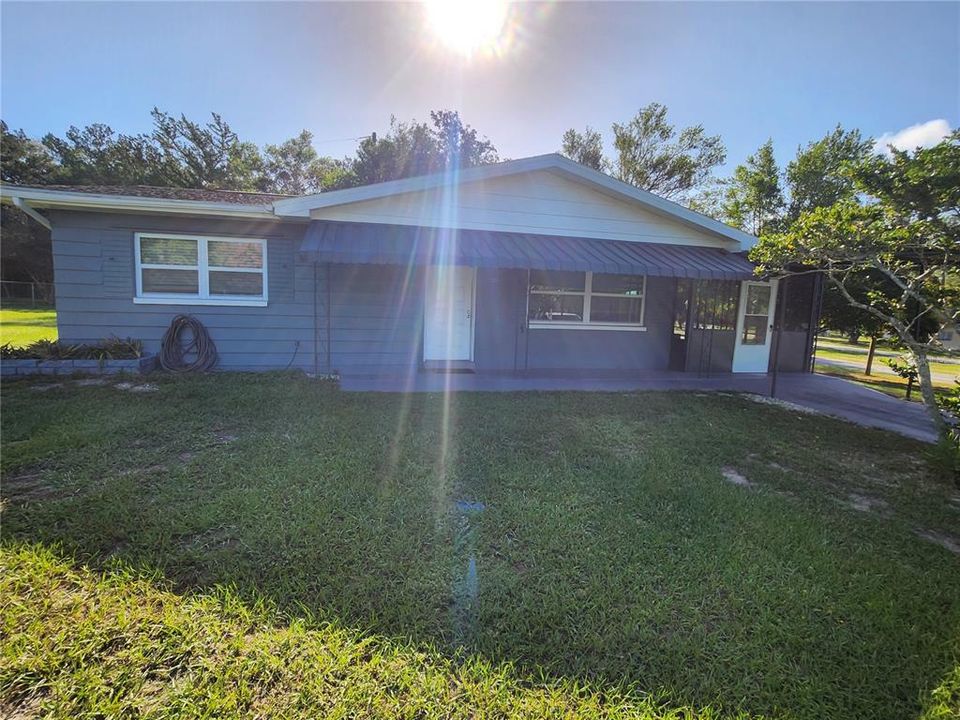 For Rent: $1,350 (3 beds, 1 baths, 900 Square Feet)