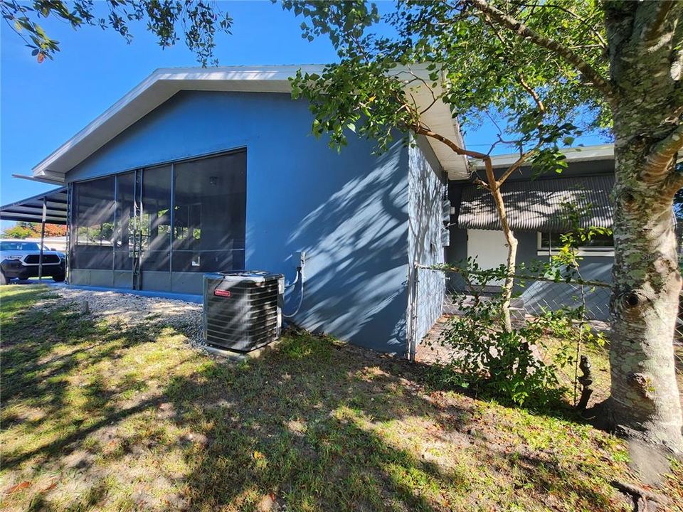 For Rent: $1,350 (3 beds, 1 baths, 900 Square Feet)