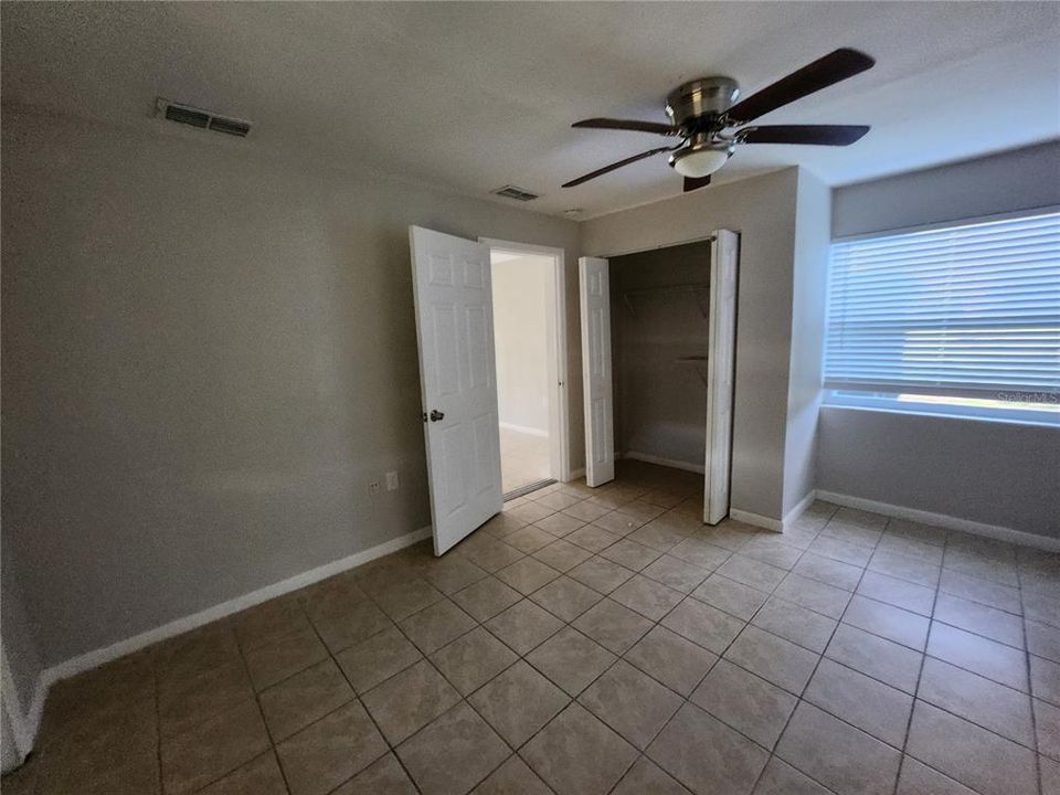 For Rent: $1,350 (3 beds, 1 baths, 900 Square Feet)