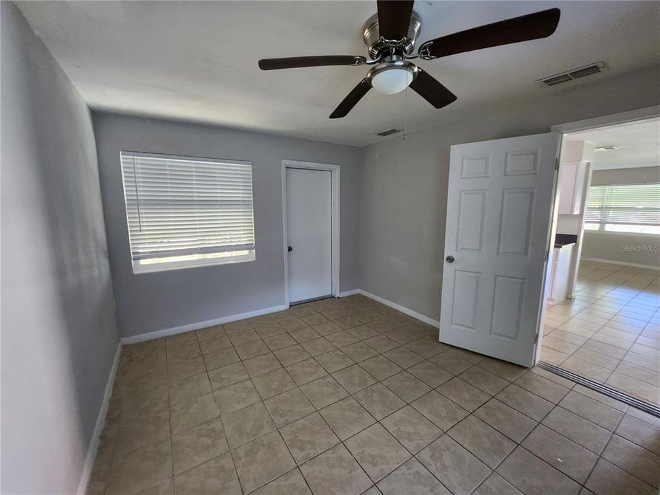 For Rent: $1,350 (3 beds, 1 baths, 900 Square Feet)