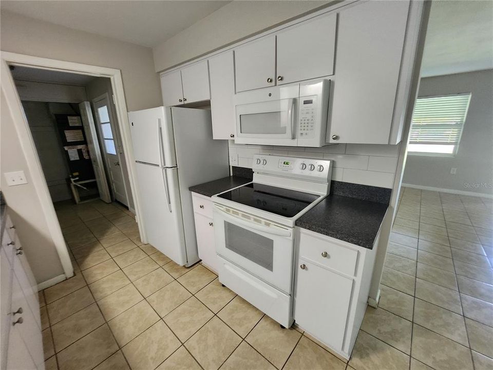 For Rent: $1,350 (3 beds, 1 baths, 900 Square Feet)