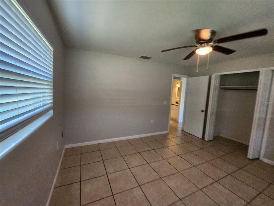 For Rent: $1,350 (3 beds, 1 baths, 900 Square Feet)