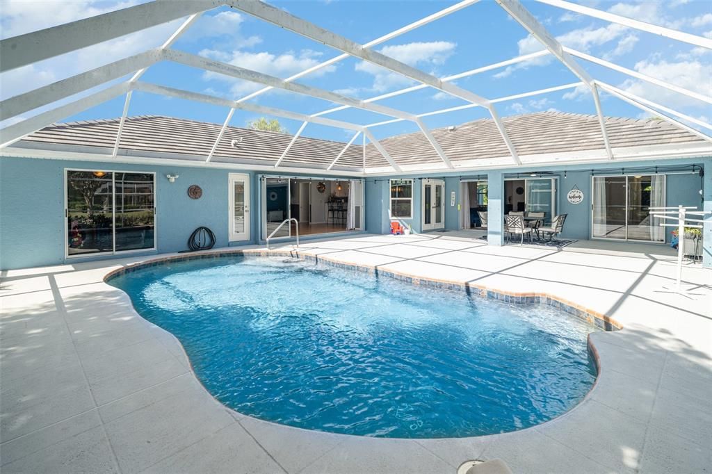 合同活跃: $499,000 (4 贝兹, 3 浴室, 2623 平方英尺)