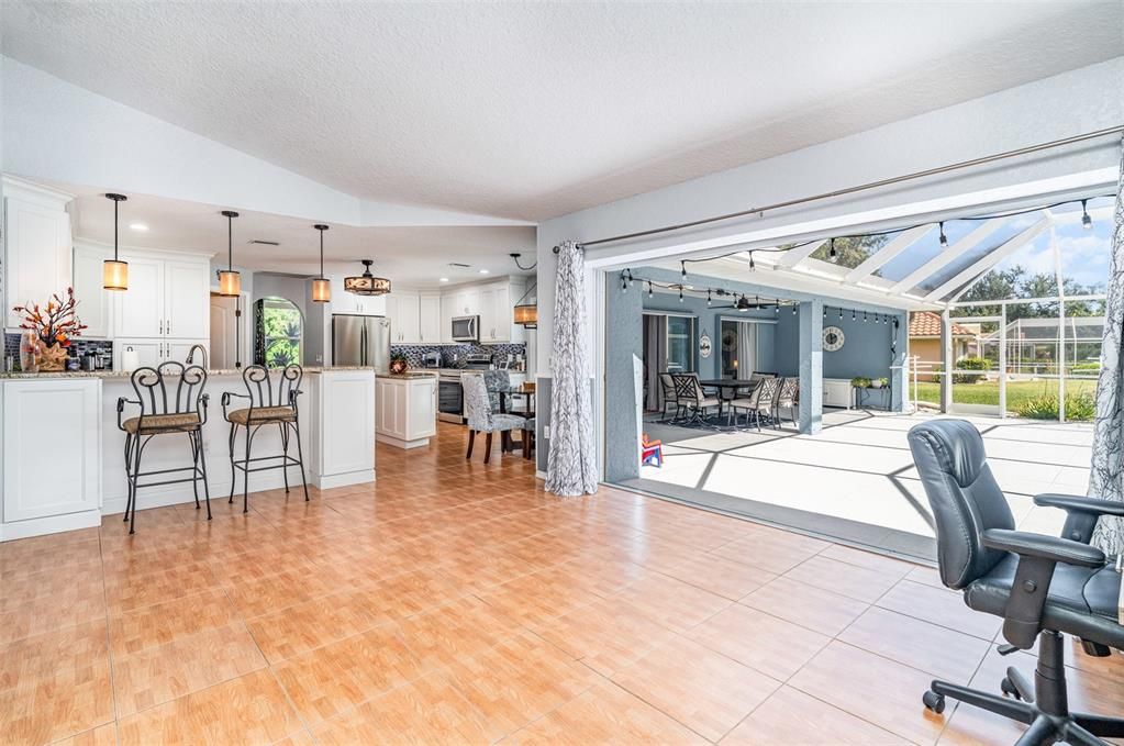 合同活跃: $499,000 (4 贝兹, 3 浴室, 2623 平方英尺)