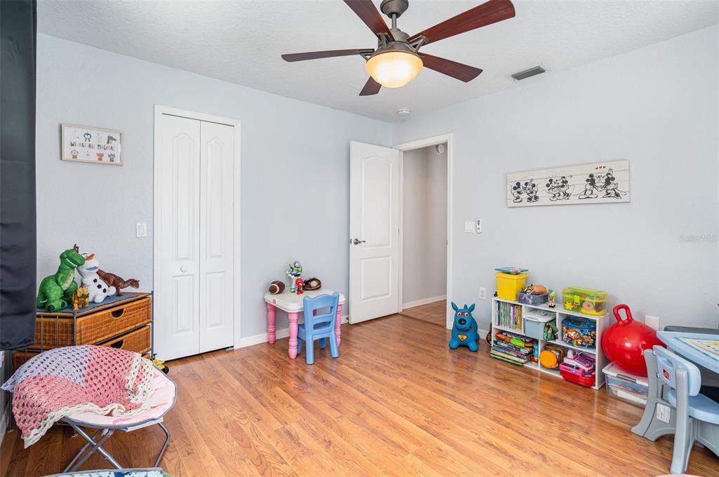 合同活跃: $499,000 (4 贝兹, 3 浴室, 2623 平方英尺)