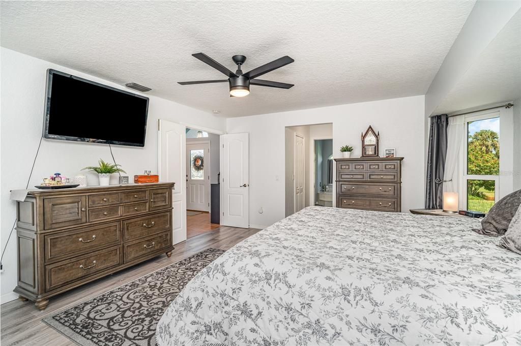 合同活跃: $499,000 (4 贝兹, 3 浴室, 2623 平方英尺)